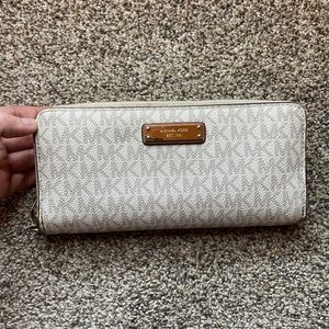 Women’s Michael Kors wallet